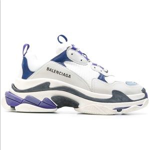 Sold out barely worn Balenciaga triple s